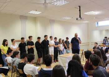 Τα αεικίνητα κείμενα : Οι μαθητές της Α’ Λυκείου δραματοποιούν τη δίκη του Θηραμένη