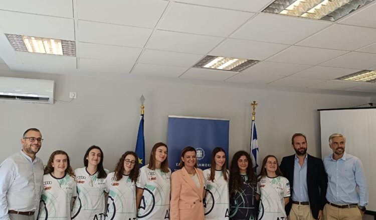 Meeting of the Deputy Minister of Social Cohesion and Family Mrs. Maria – Alexandras Kefalas with the Best Female Student Team in the F1 in Schools World Championship “ATHENA RACING TEAM”