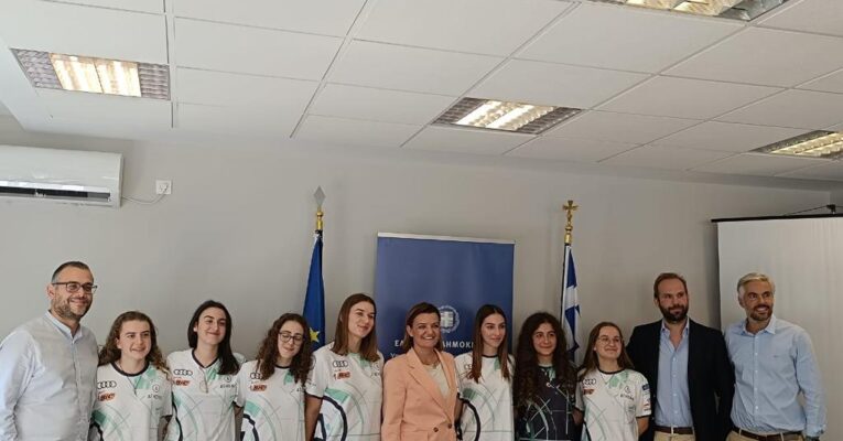 Meeting of the Deputy Minister of Social Cohesion and Family Mrs. Maria – Alexandras Kefalas with the Best Female Student Team in the F1 in Schools World Championship “ATHENA RACING TEAM”